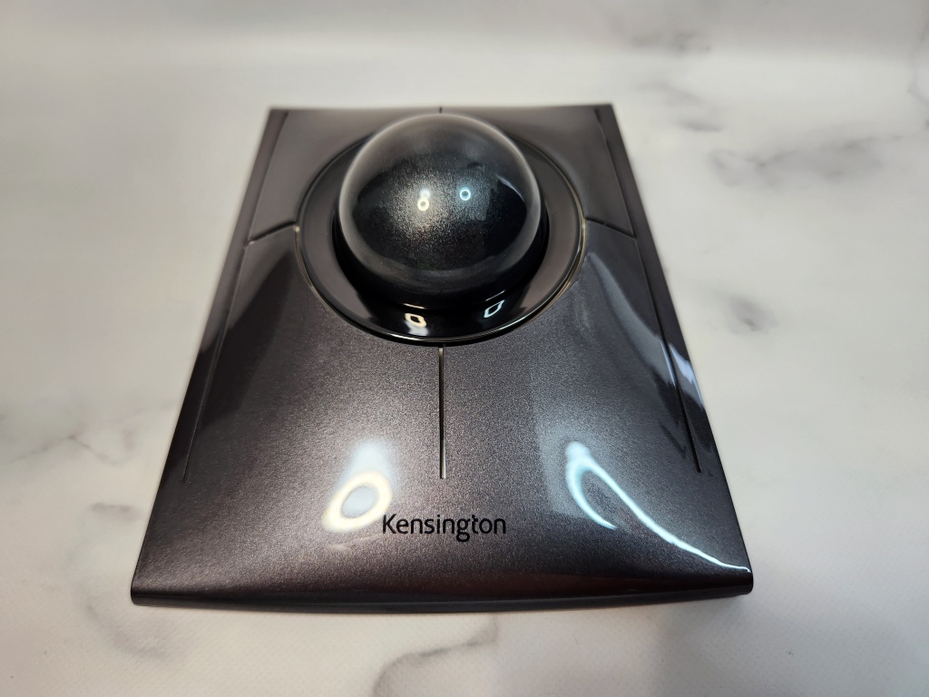 無線化した大玉トラックボール「Kensington SlimBlade Pro」実機 