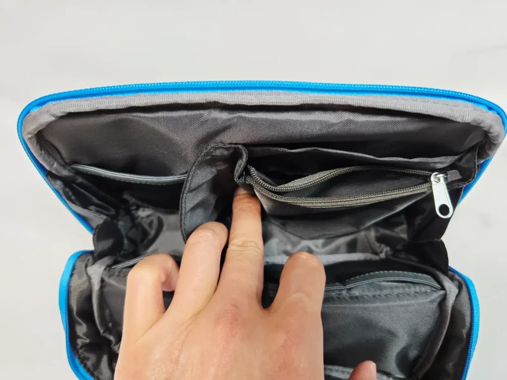 多彩なポケットと練りに練った構造で収納力バツグン