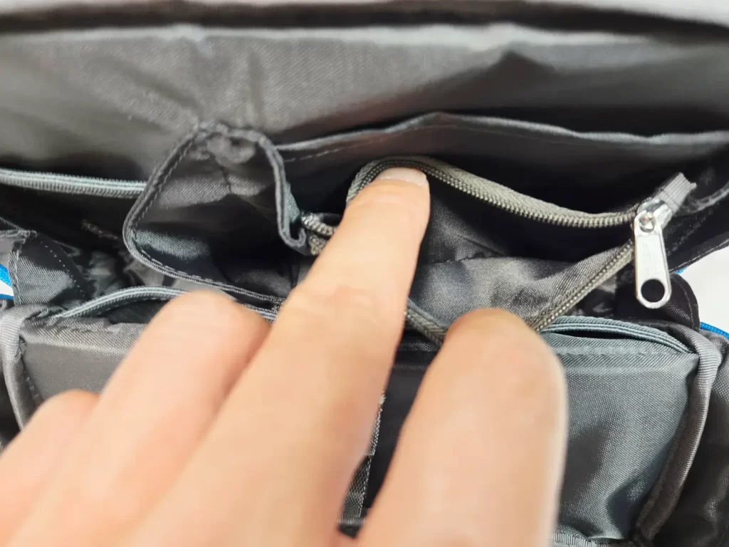 多彩なポケットと練りに練った構造で収納力バツグン