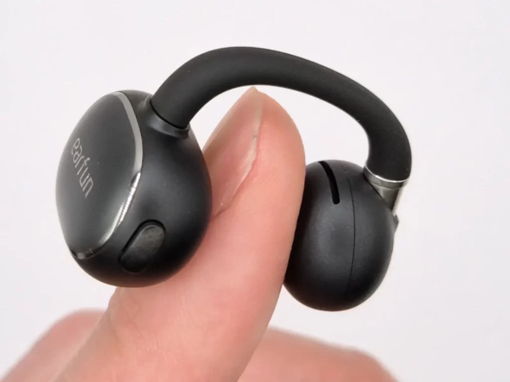 イヤホン本体|サウンドポートがスリット化