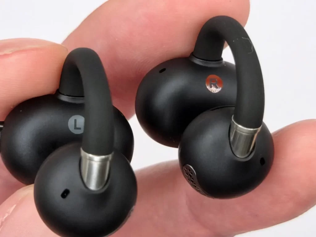 装着感は初代からさらに軽く、自然になった