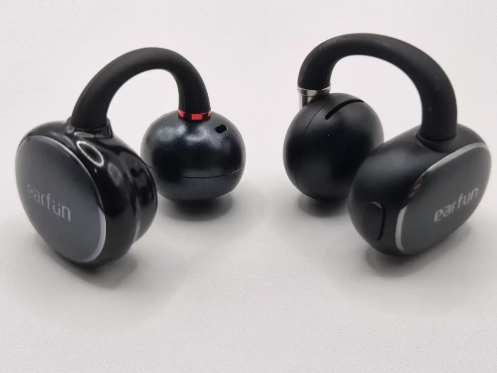 EarFun Clip 2のLプリントと初代EarFun ClipのRの赤リング比較 