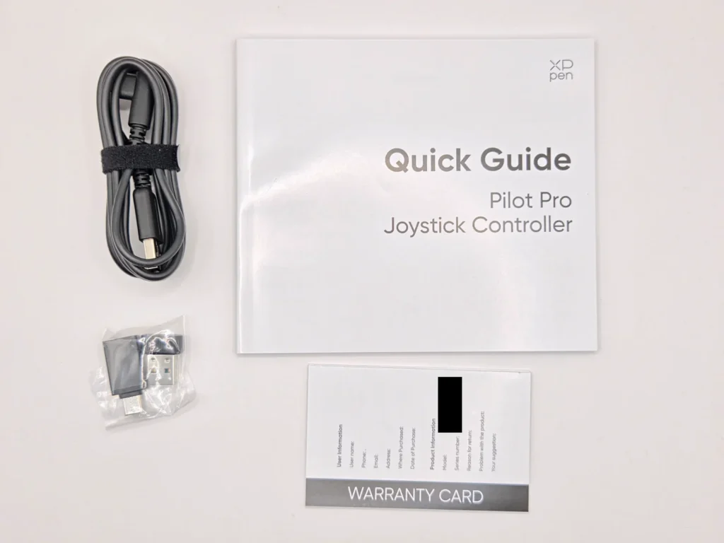 付属品全景。USBケーブル、Quick Guide、Warranty Card、USB-A to Cアダプタ