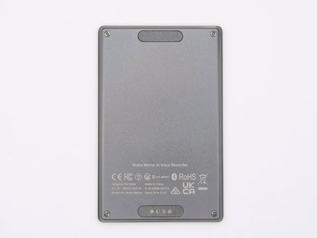 Notta Memo Type-C本体裏面。マットブラックの金属ボディ