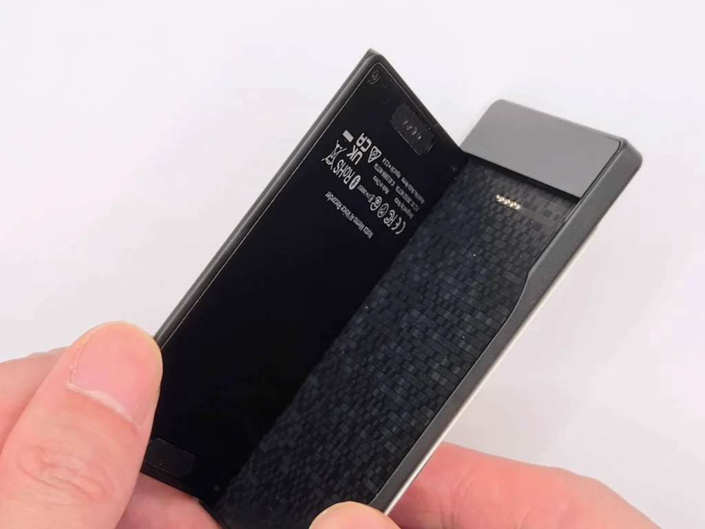 MagBridge変換ケースにNotta Memo Type-C本体を差し込む様子