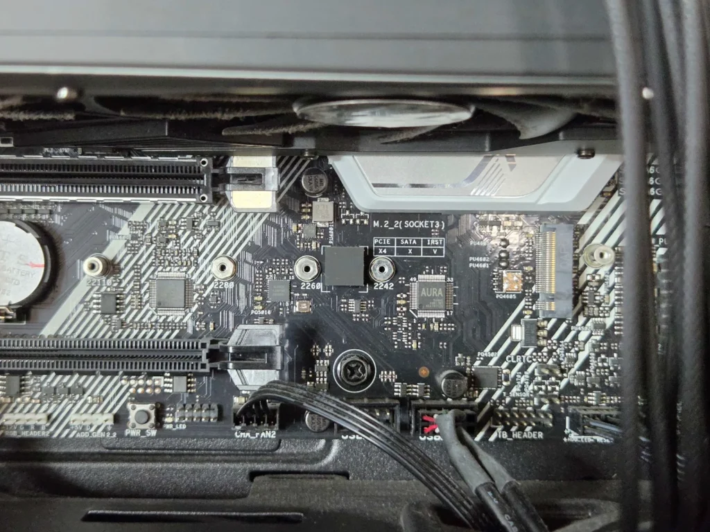 ASUS PRIME Z490-AのM.2_2スロット。PCIE X4対応のシルク印刷が確認できる