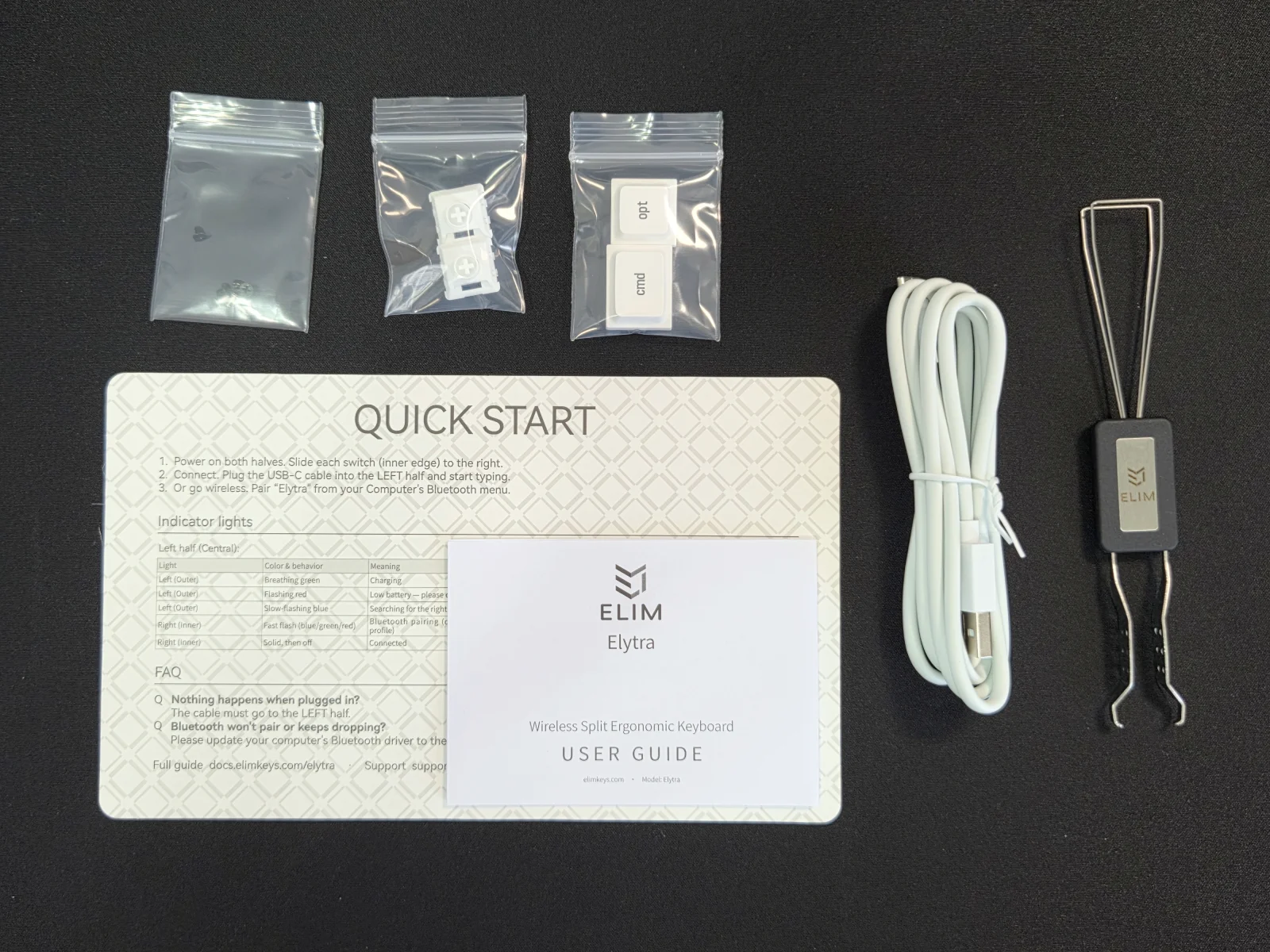 Elimkeys Elytraの付属品、USB-Cケーブルと予備スイッチ、予備キーキャップ、キープラー
