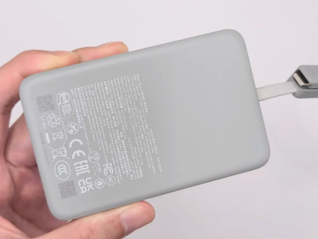 UGREEN Nexode Wavy背面の仕様ラベル、39.1Wh 7.62Vと認証マーク