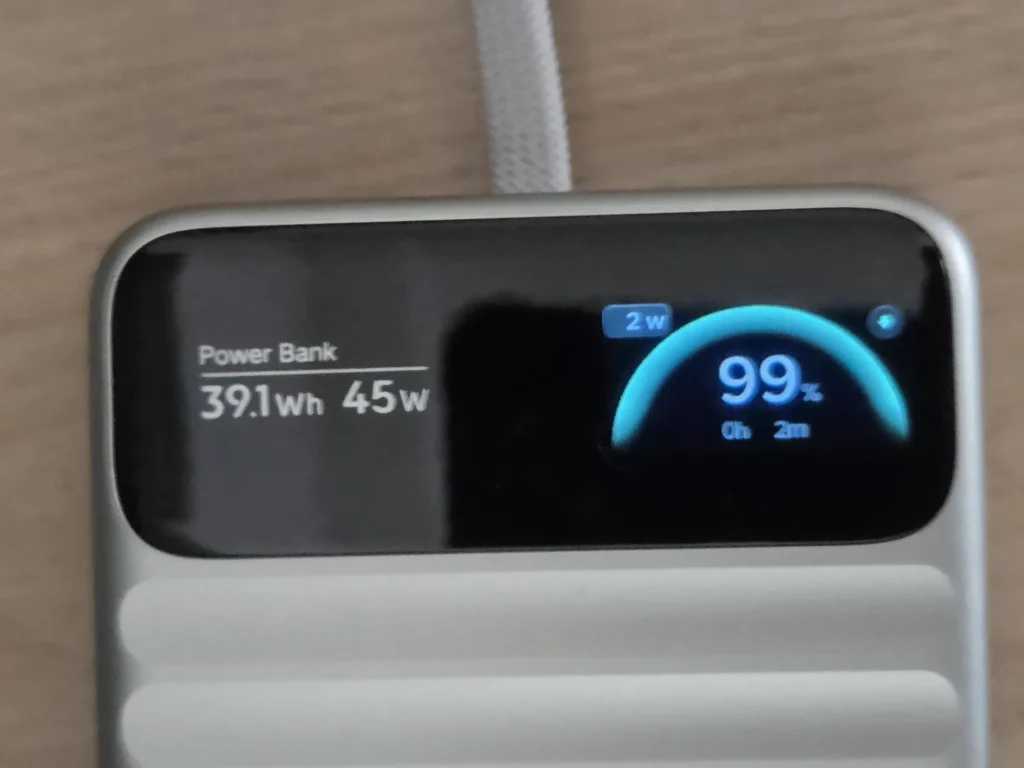 充電141分で残量99%、入力2Wで残り2分