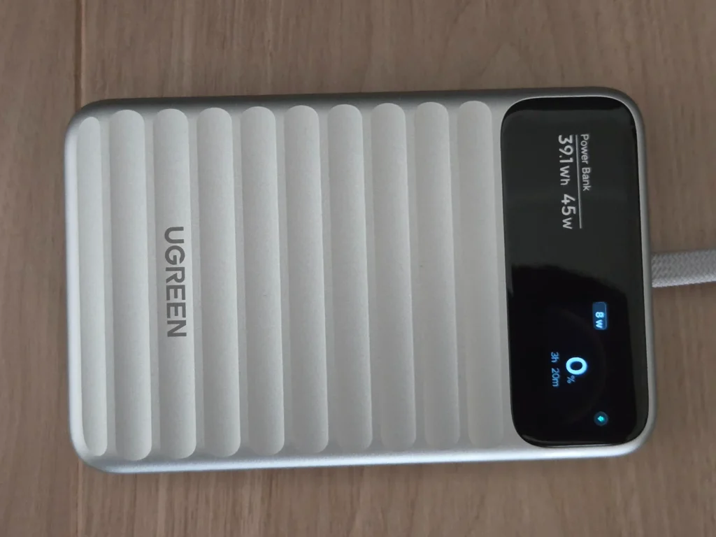 充電テスト開始、残量0%で満充電まで3時間20分の表示