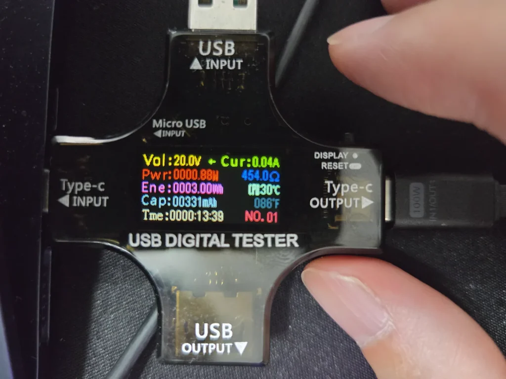 USBテスターの詳細画面、積算Whと積算mAhと経過時間