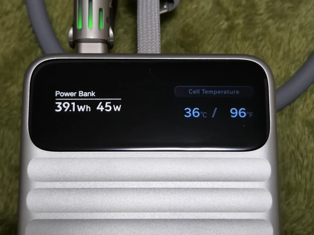 UGREEN Nexode Wavyのセル温度表示、36℃と96℉を併記