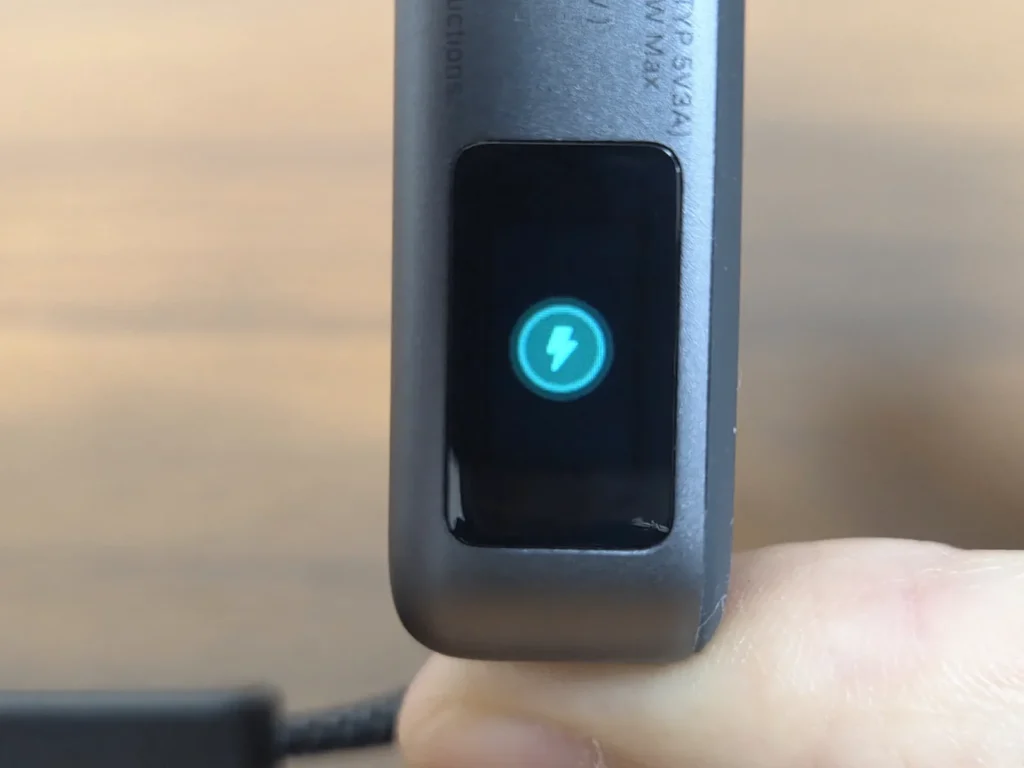 2つ目の画面、ワイヤレス充電の稲妻マーク