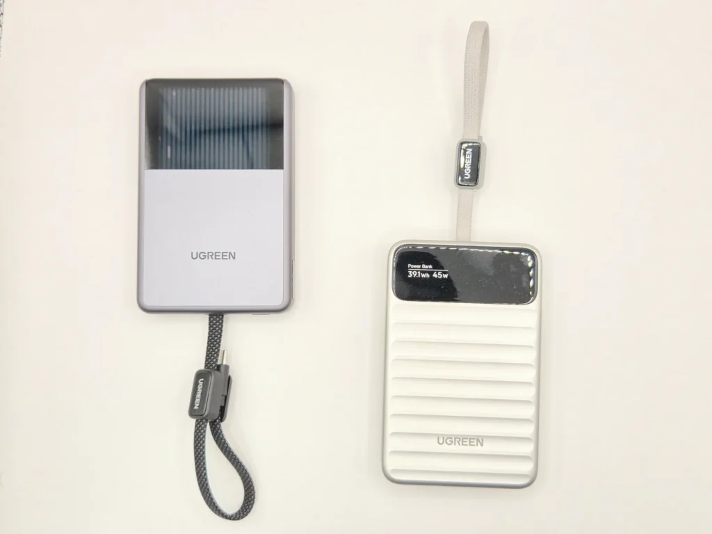 UGREEN MagFlow Pro(左)と Nexode Wavy(右)を並べたところ