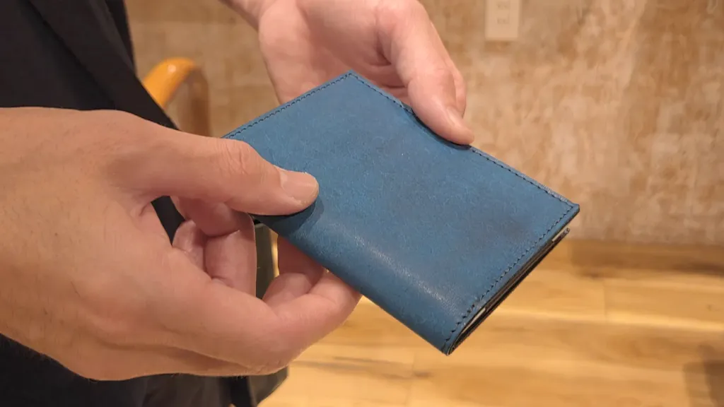 SOLAHANPU Tenuis フラップタイプ レビュー｜薄さ6mmにおっさん心をくすぐるギミック満載！