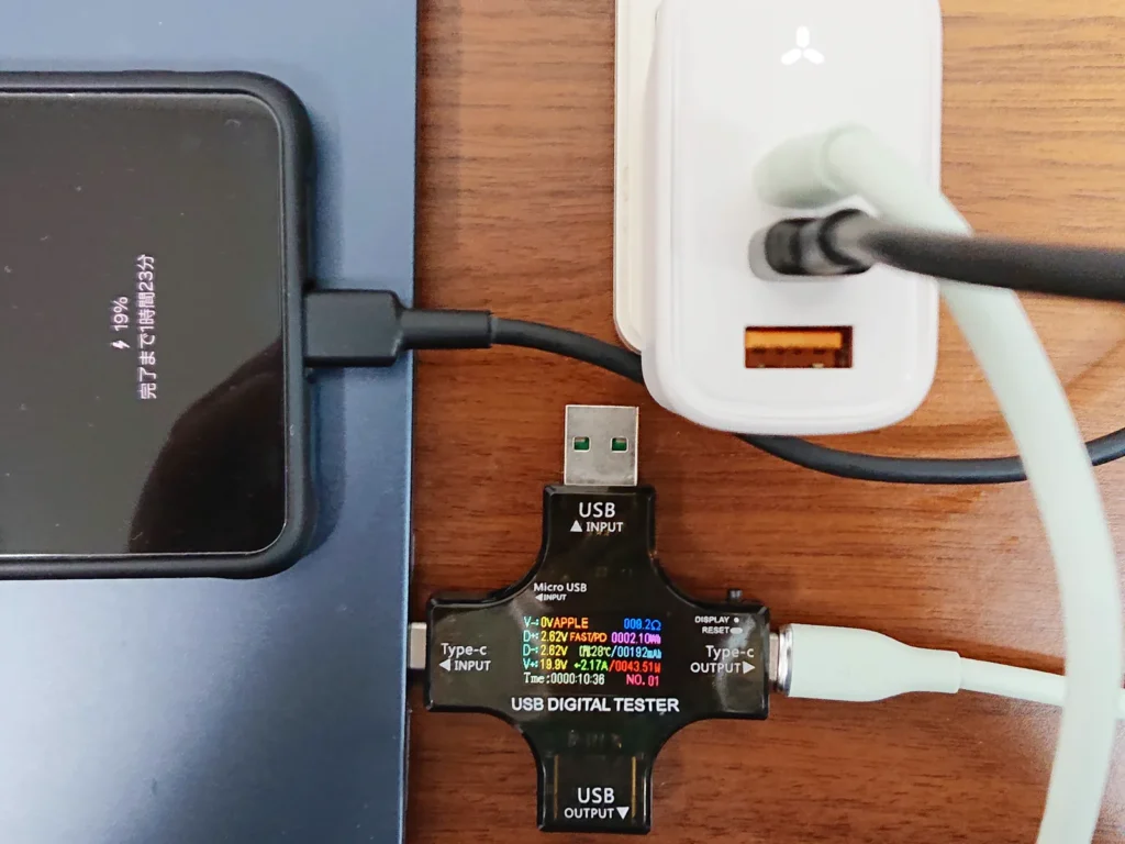 VOLTME Revo 65 で Galaxy を先につなぎ Mac を追加、Mac 側は19.9V・43.51W